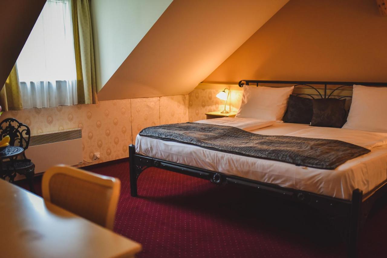 Zámek Kamenný Dvůr Hotel Kynsperk nad Ohri Exterior foto