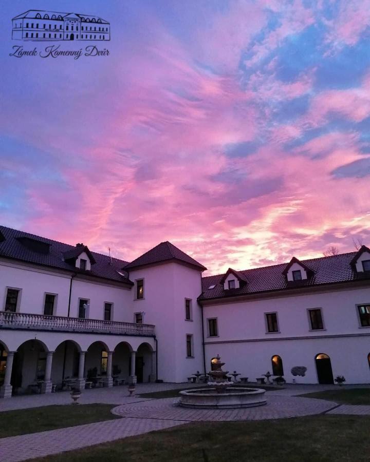 Zámek Kamenný Dvůr Hotel Kynsperk nad Ohri Exterior foto